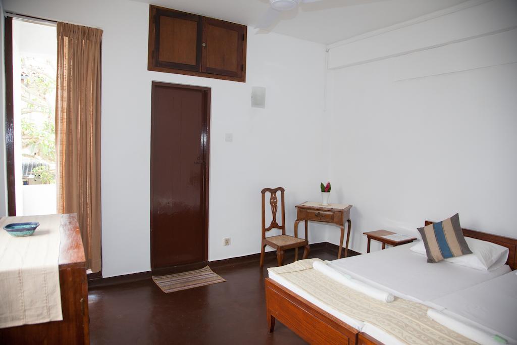 Dehiwala-Mount Lavinia Blue Seas Guest House חדר תמונה